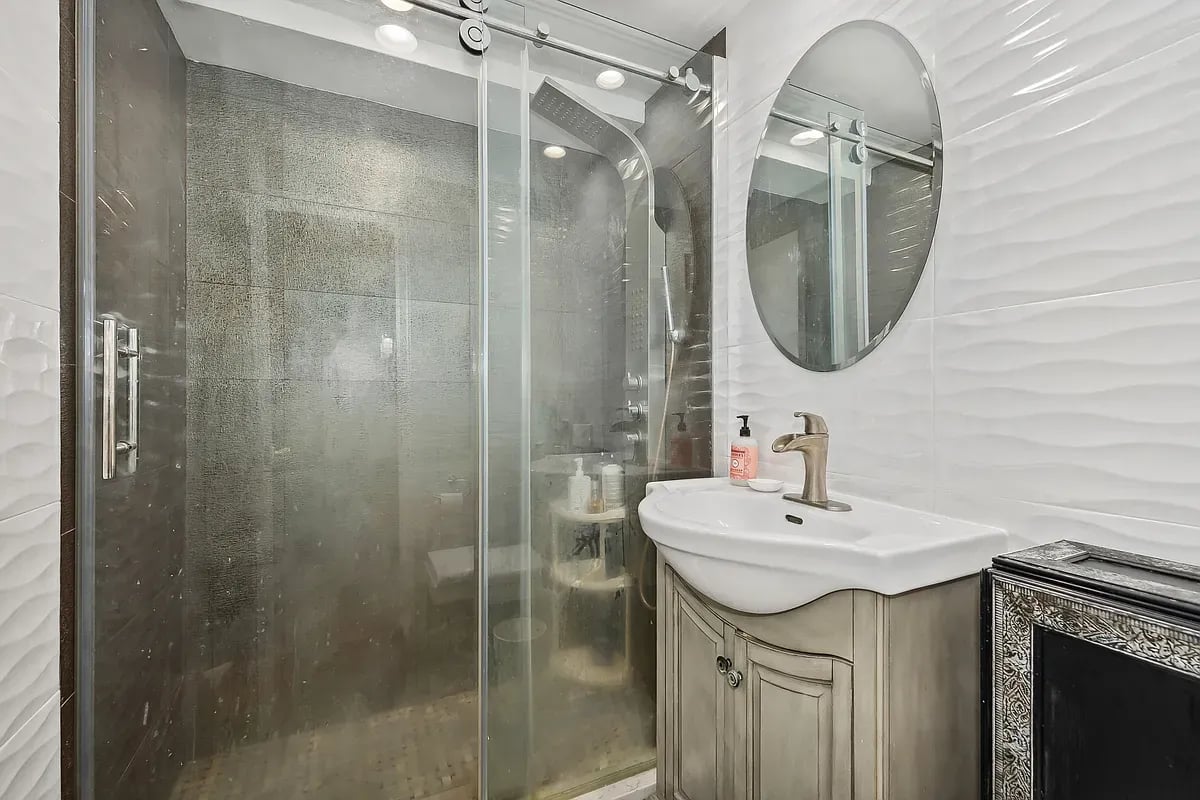 211 East 53rd St #14H