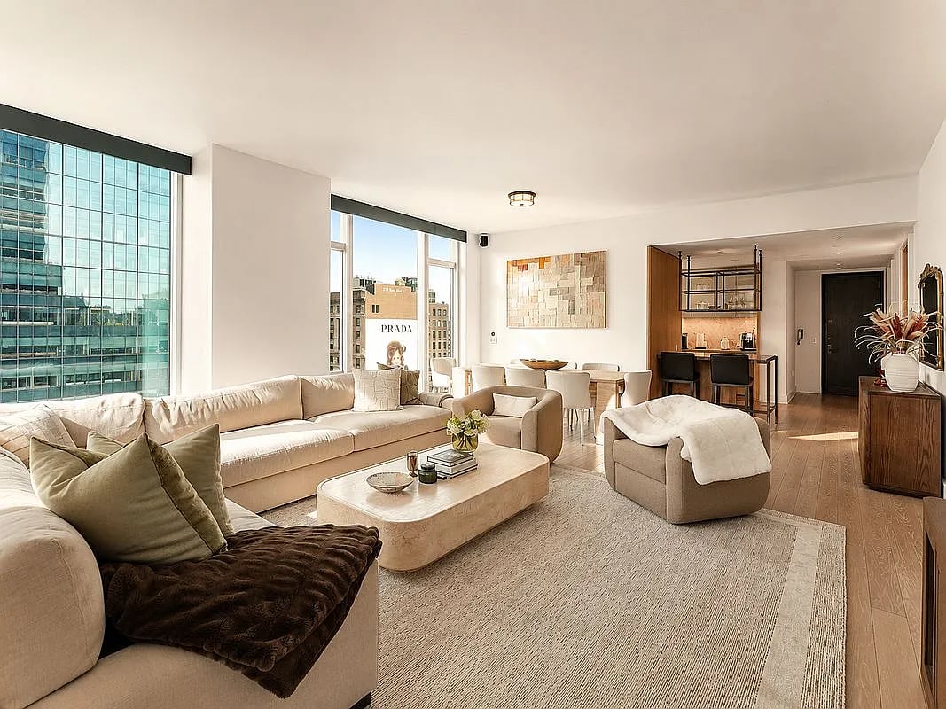 45 E 22nd St #26A