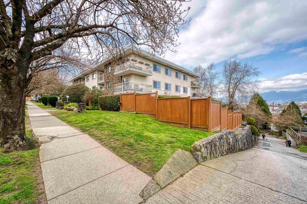 711 E 6th Ave, #202