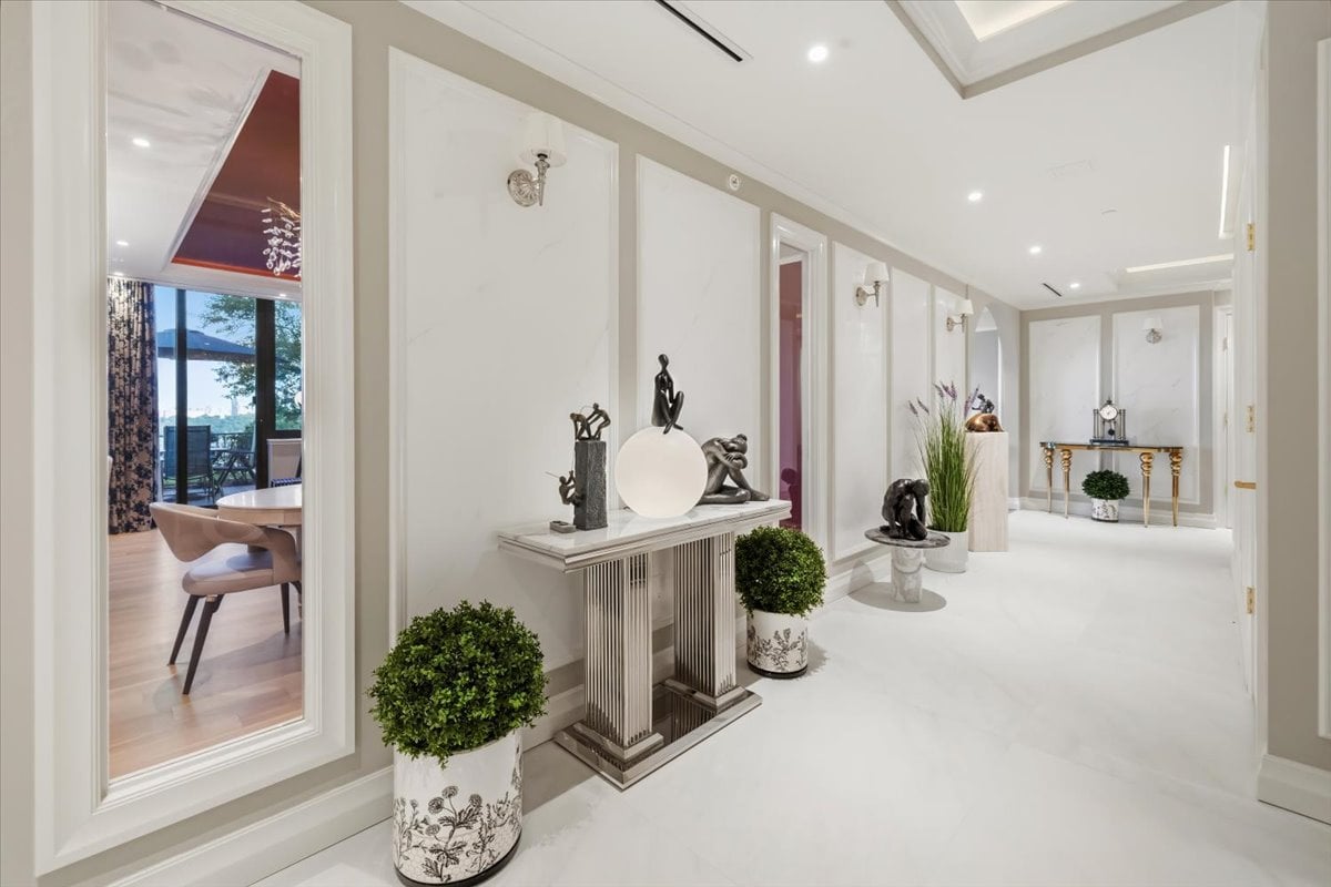 100 Carlyle Drive VG6
