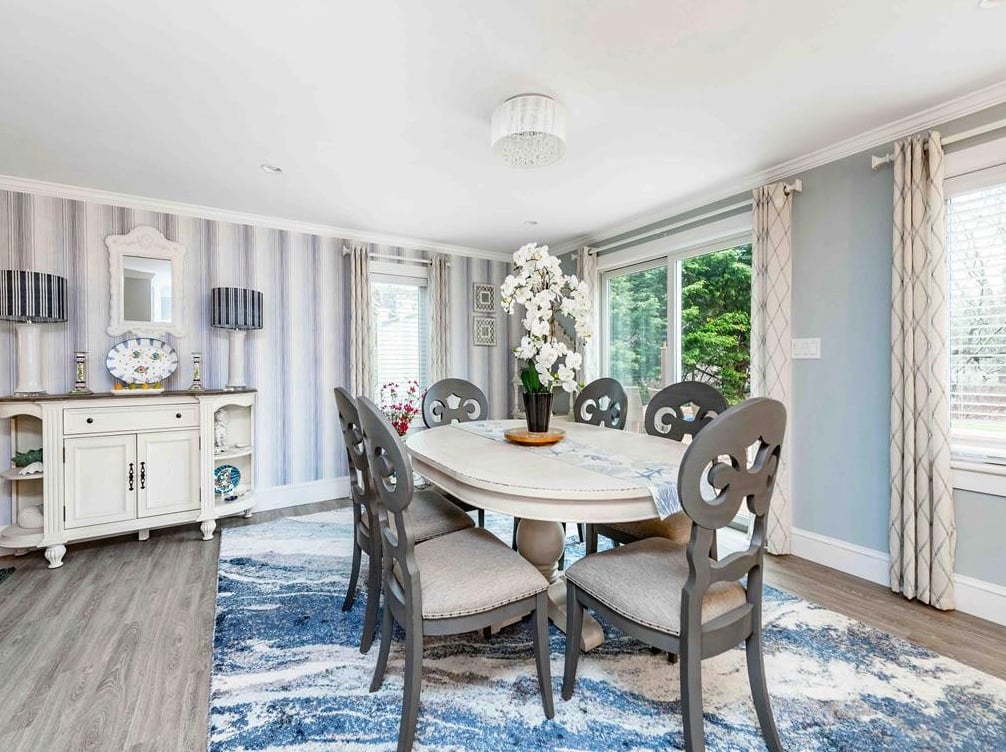 6 Schoolhouse Ln