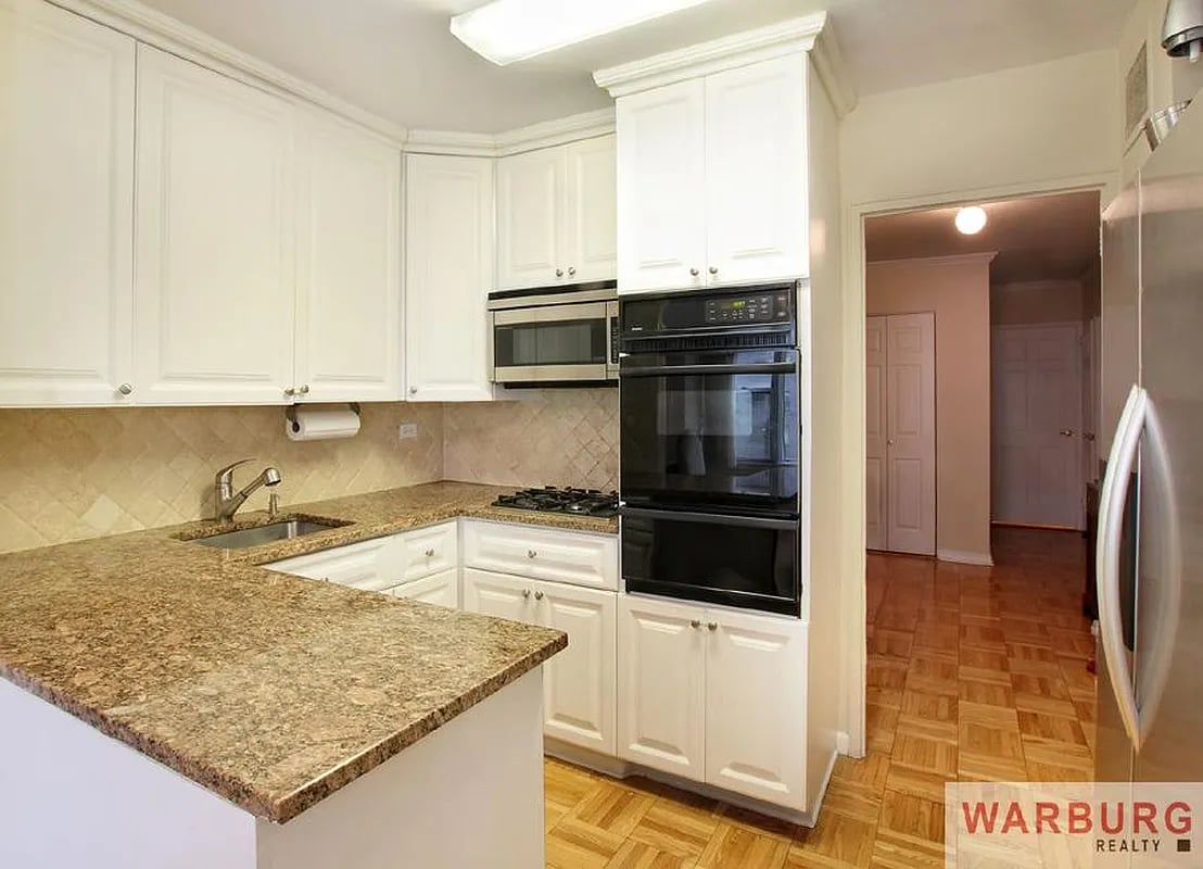 118 East 60th Street Unit: 15G