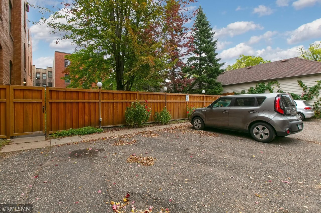 24 Saint Albans St S #7