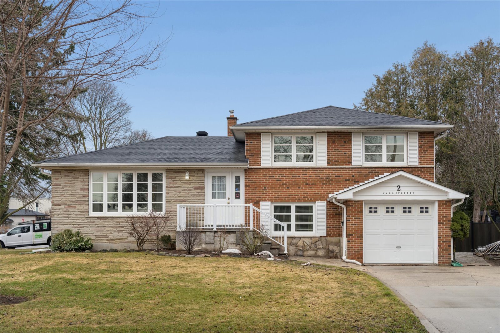 2 Valleycrest Ave