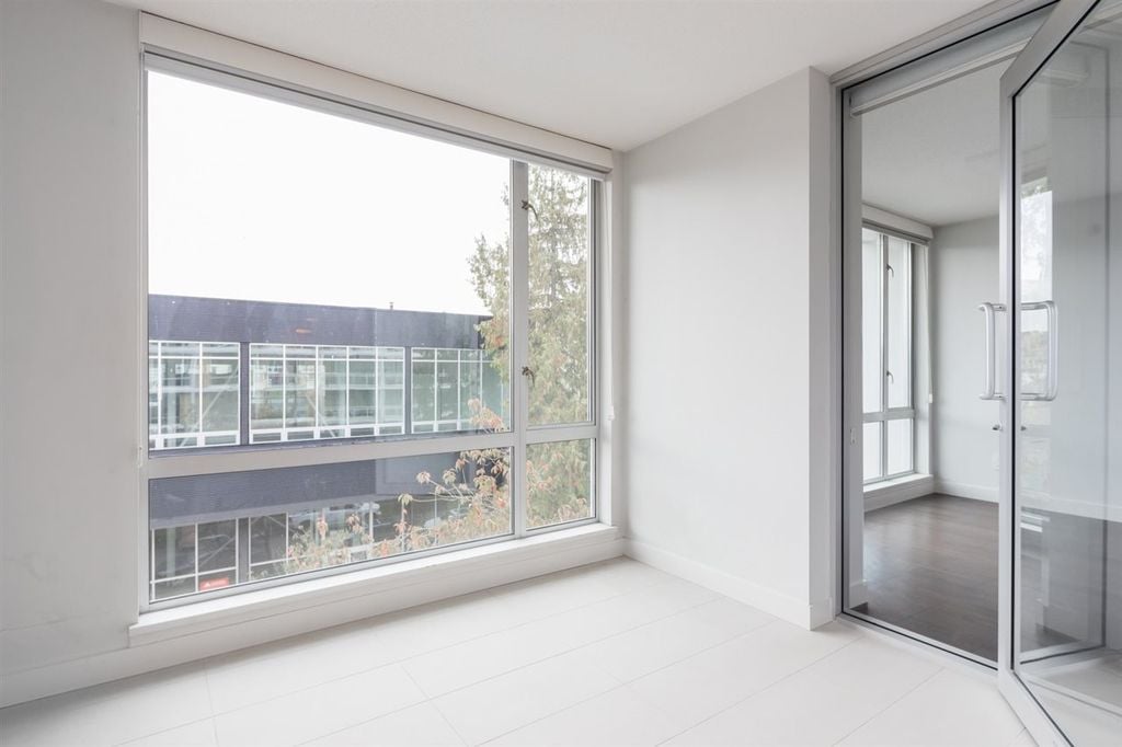 635 W 3rd Ave, #406