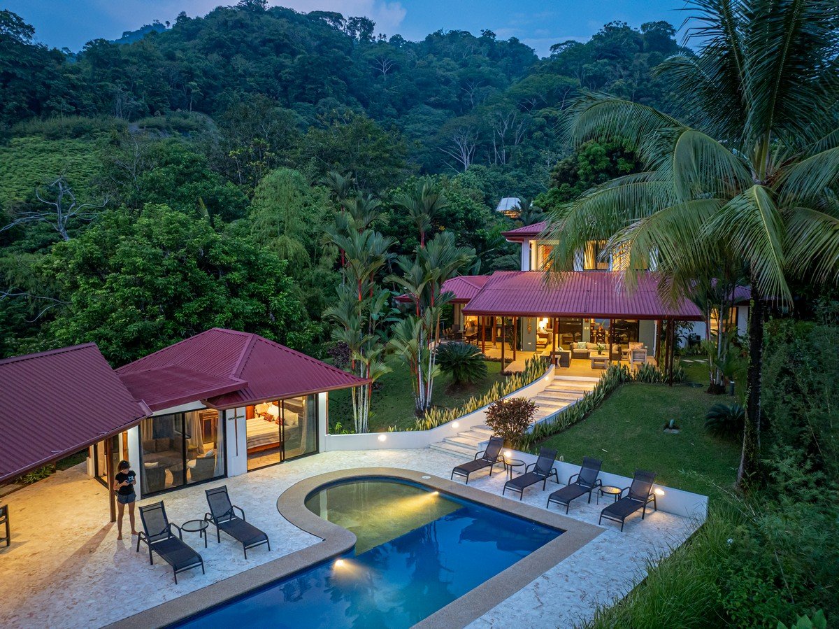 2.07 ACRES – 3 Bedroom Elegant Home With Guest Suite & Sweeping Ocean Views, Secluded & Nestled within Lush Jungle Surroundings!!!
