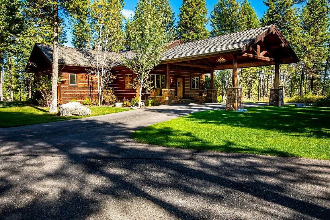 1030 Whitefish Hills Dr