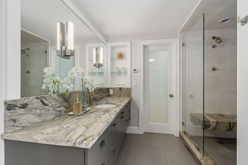 8 Lincoln Cir