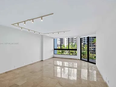 520 Brickell Key Dr #A604
