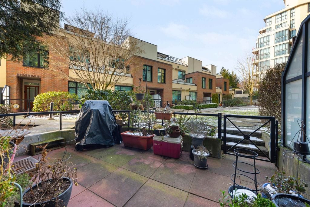 10 Renaissance Square, #104