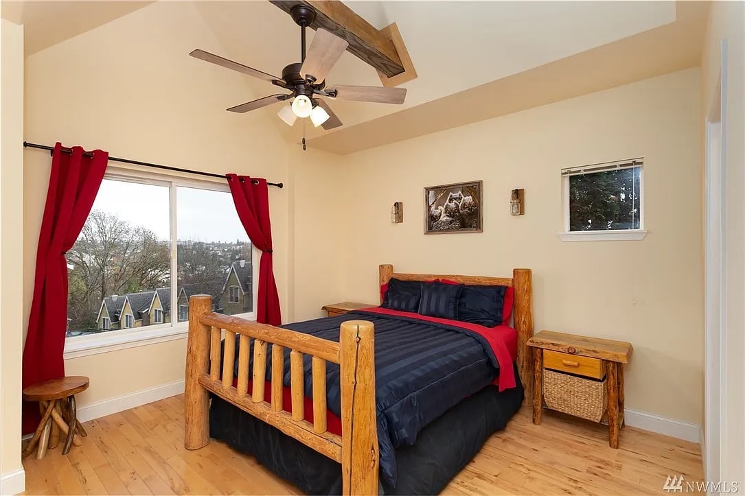 1563 Cherrylane Ave S