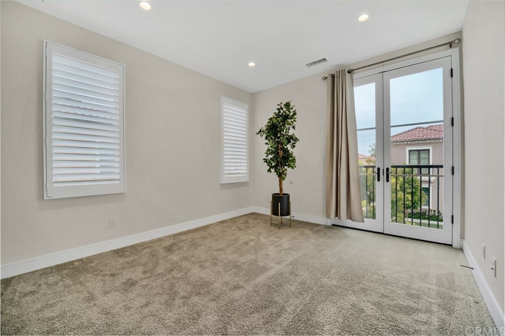 124 N lomita