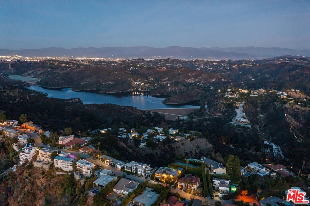 Aria Vista, Stradella Rd, 90077