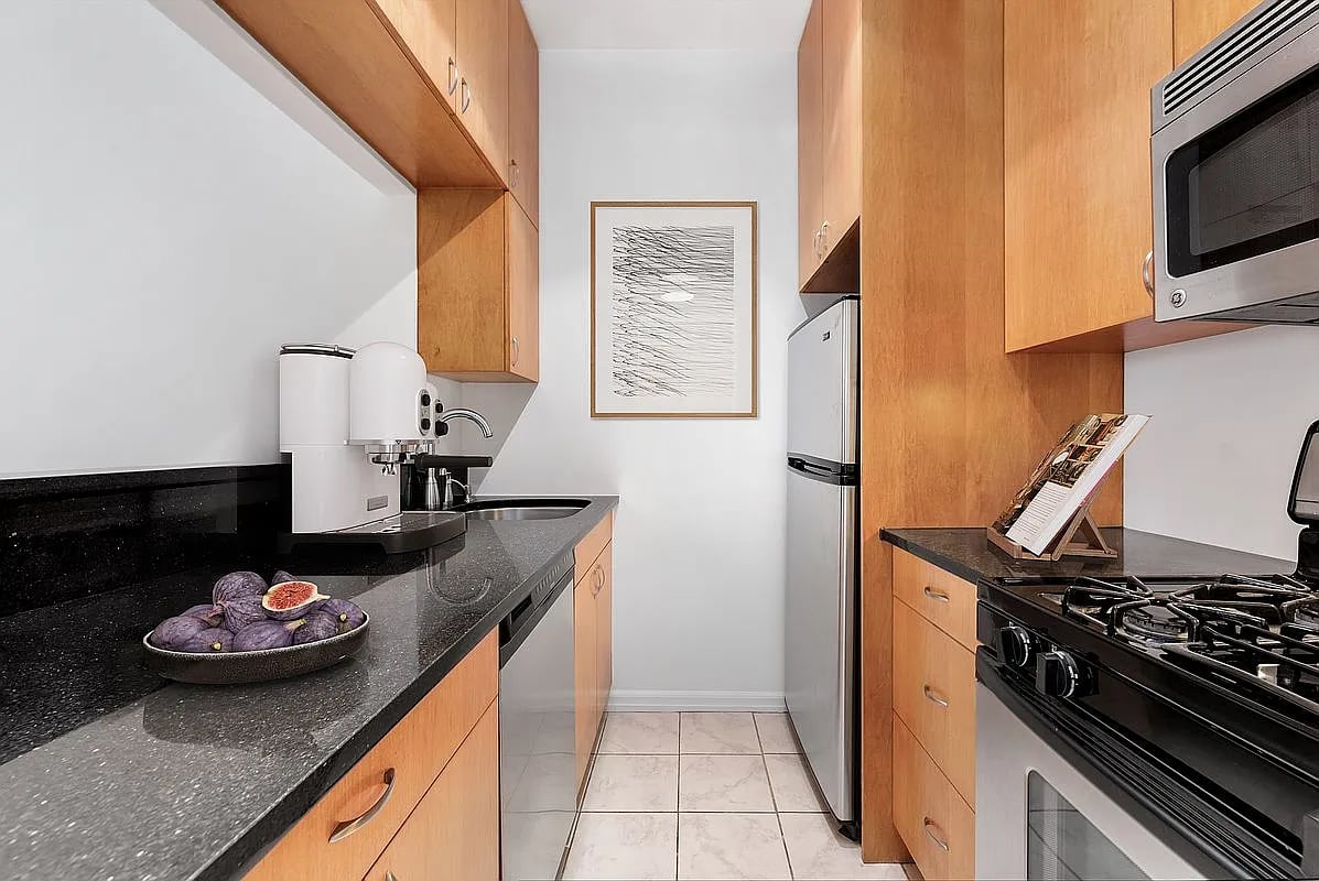 350 W 14th St APT 3B