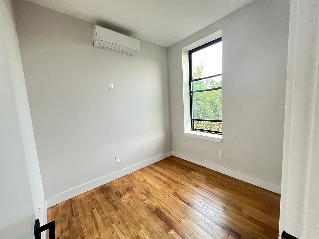  483 Evergreen Ave 3F