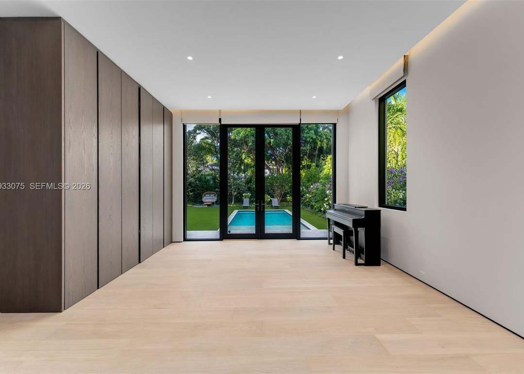 661 Melaleuca Ln