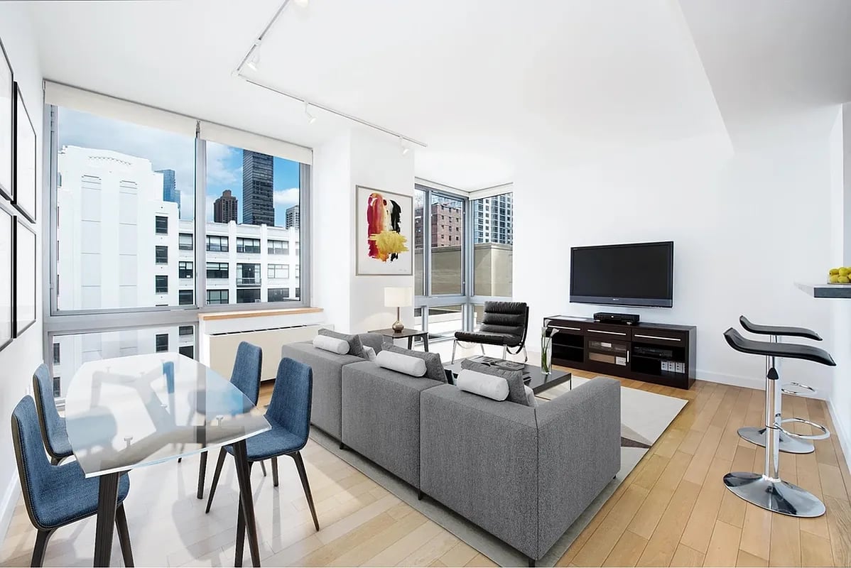 225 West 60th Apt #8E 