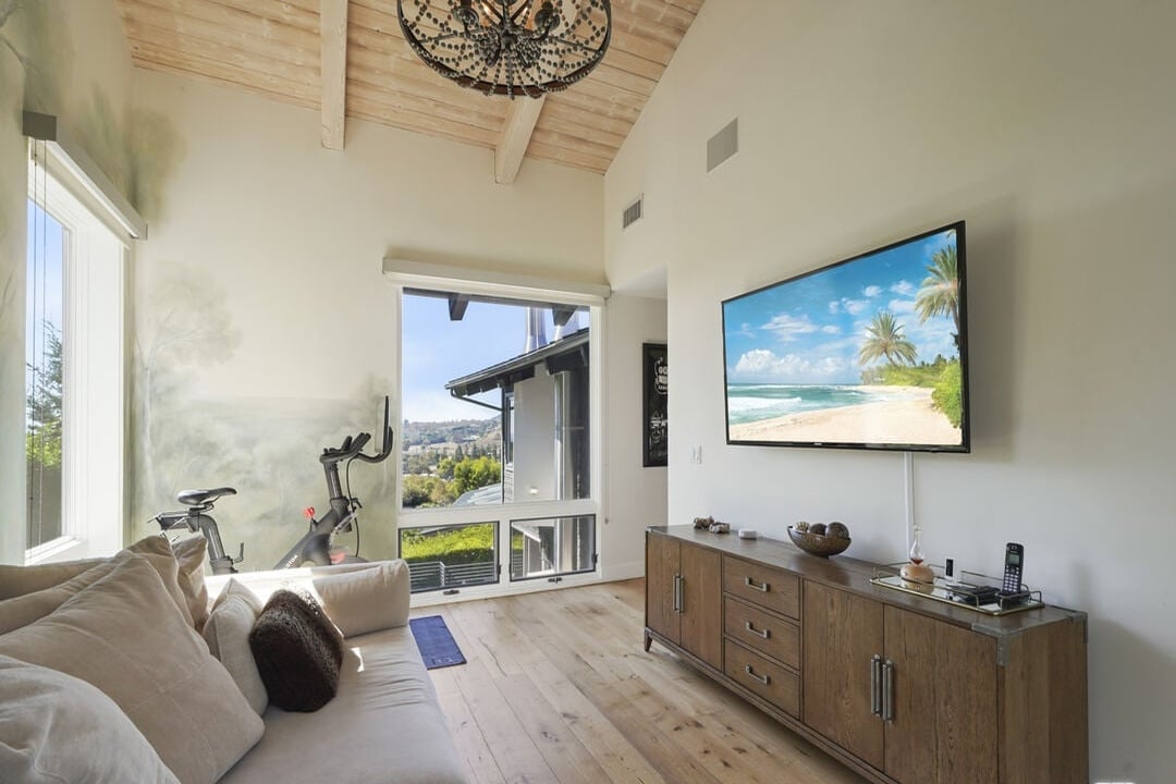 Solis Vista, Serra Rd, 90265