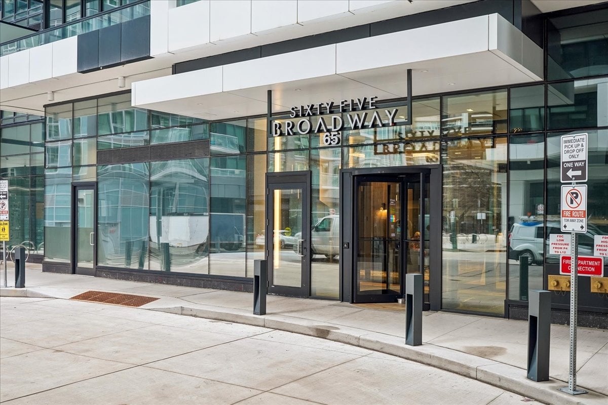 2-bedroom, 2-bathroom CORNER suite