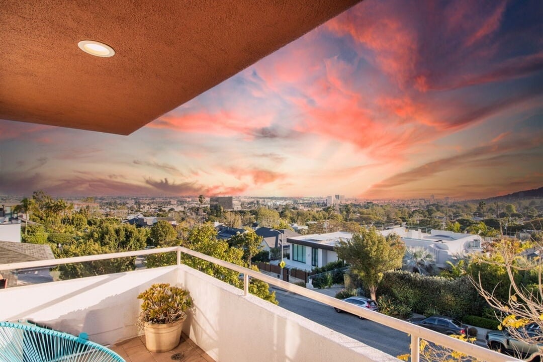 905 Berkeley St, 90403