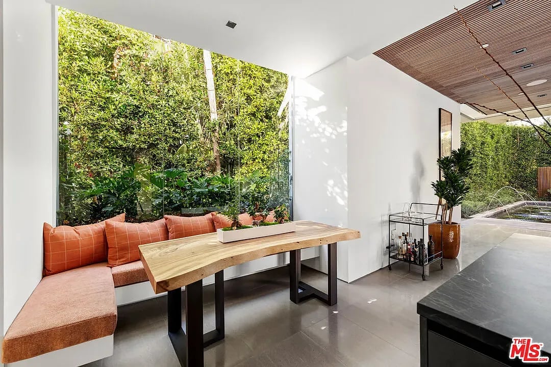 835 San Vicente Blvd