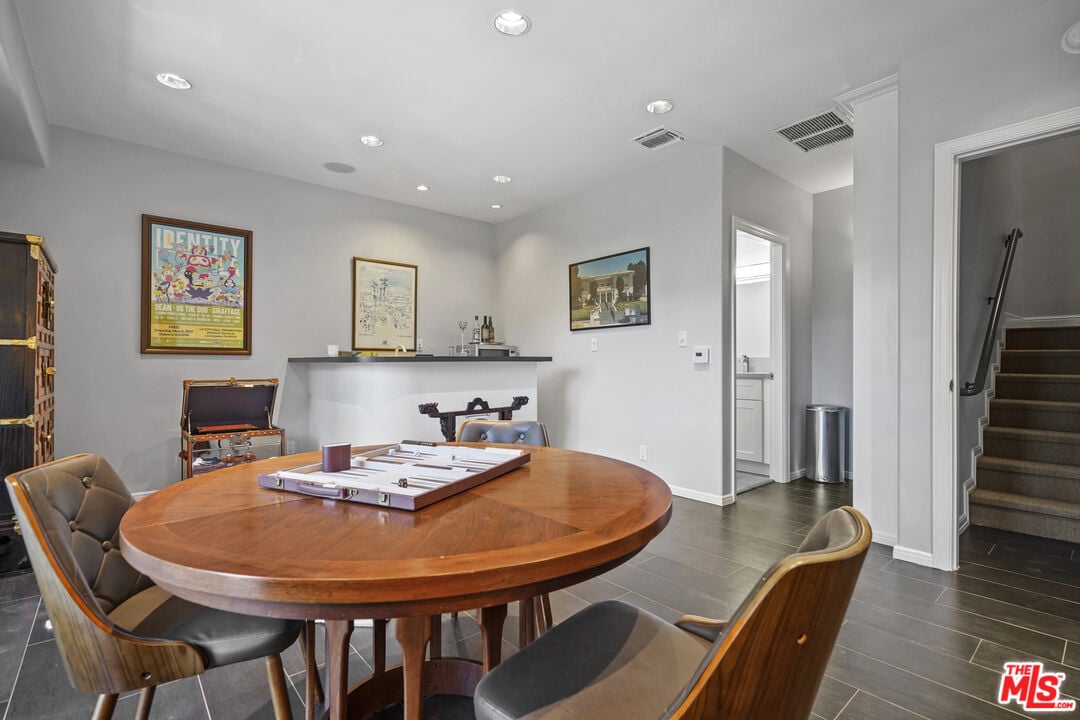 Solaris Manor, N Knoll Dr, 90068