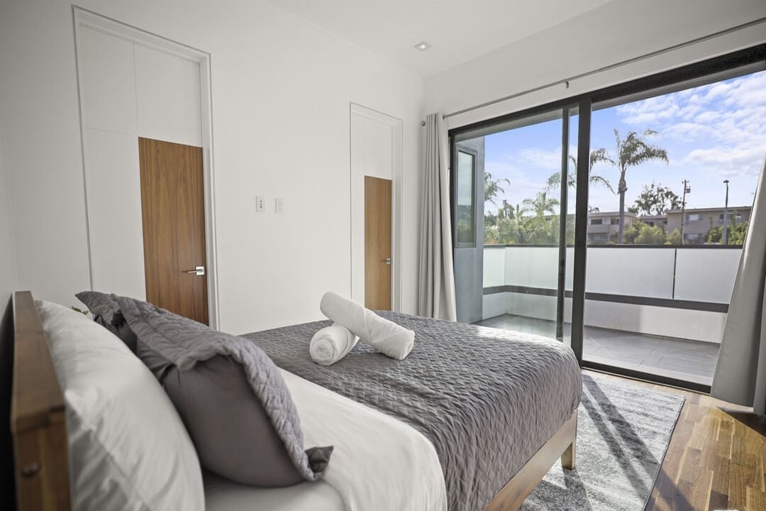 N Crescent Heights Blvd, 90046