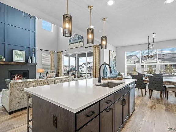 🏡 Listed in Castle Rock – $819,000
