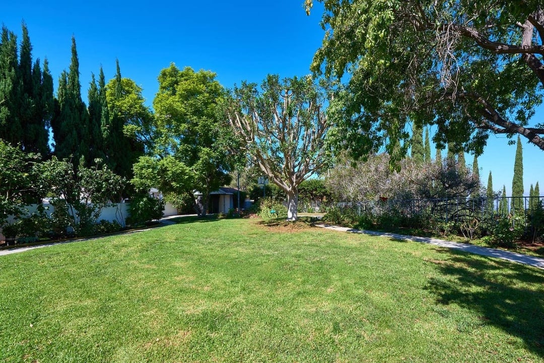 Estate Grove