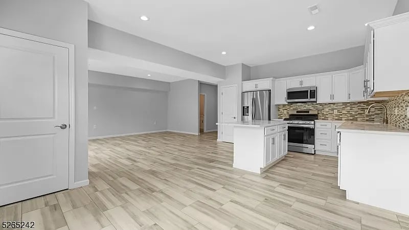 165 Lakeside Rd #4