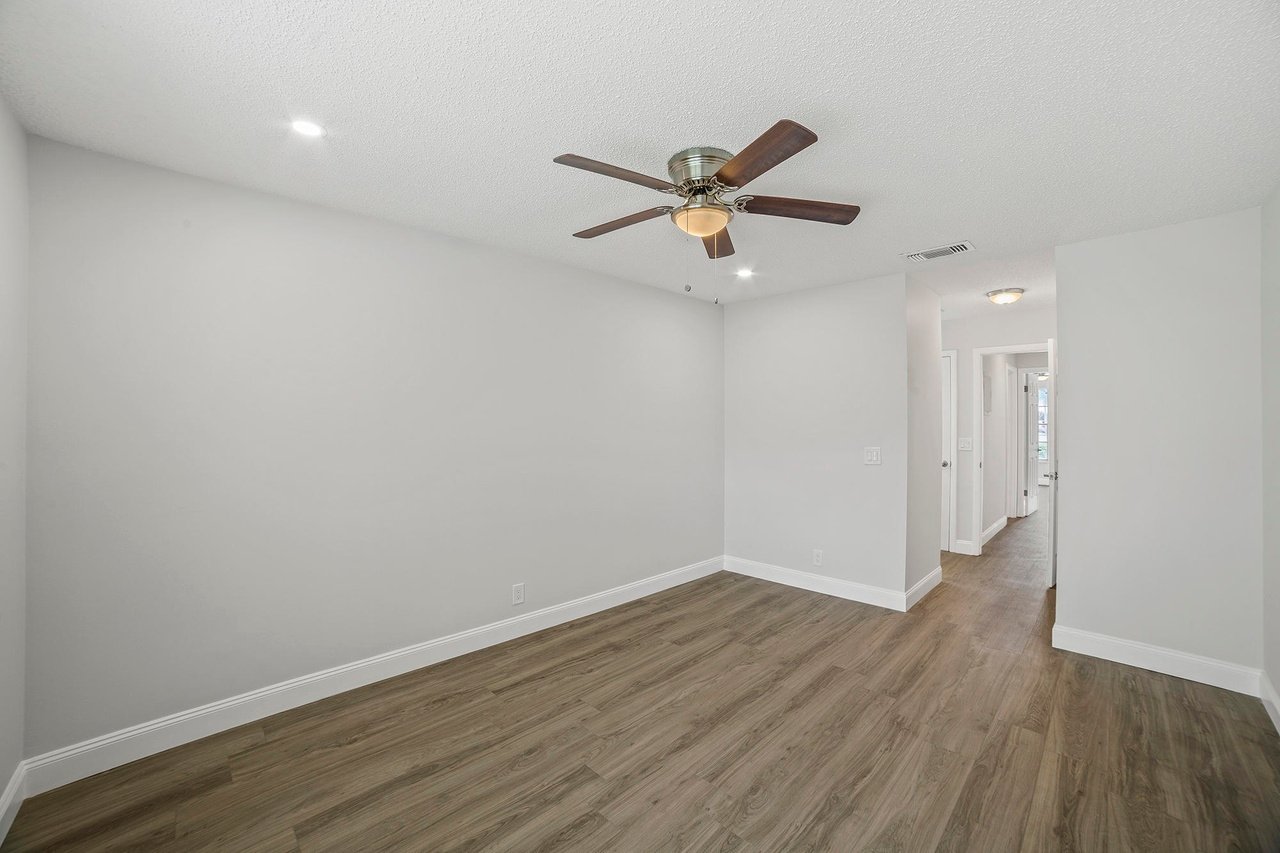 124 Oakwood Dr