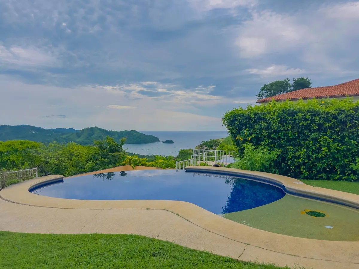 Ocean View Home in Altos del Cacique