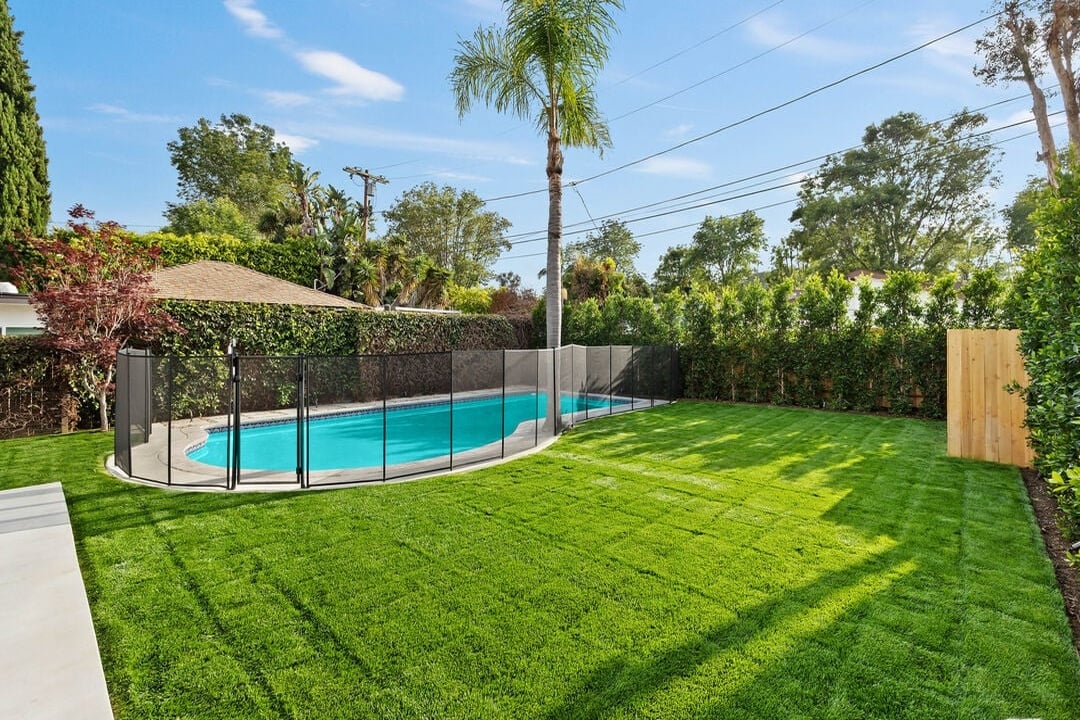 Castle Heights Pl, 90034