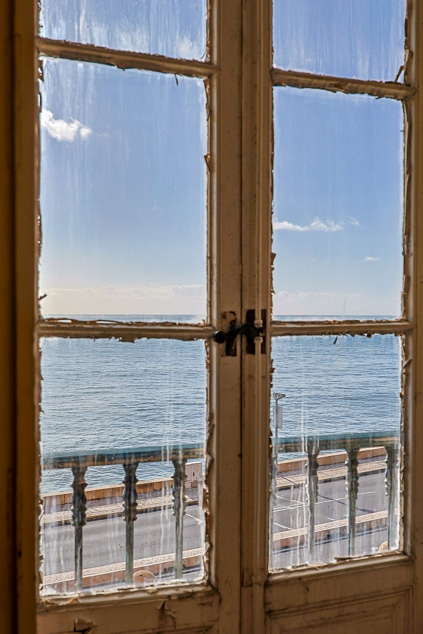 Quinta do Relógio: Historic 19th-Century Waterfront Palacete in Paço de Arcos, Oeiras