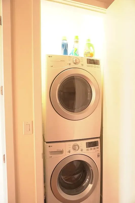 1273 Rogers Avenue #3