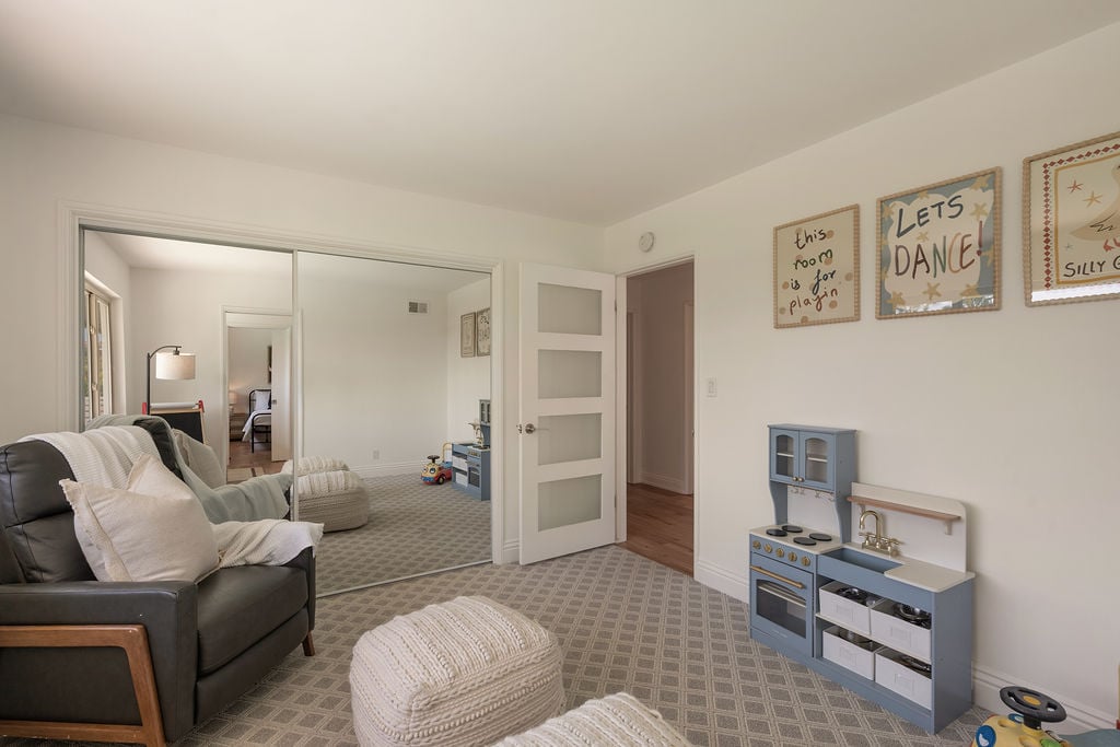 11042 Hunting Horn Drive, North Tustin, CA 