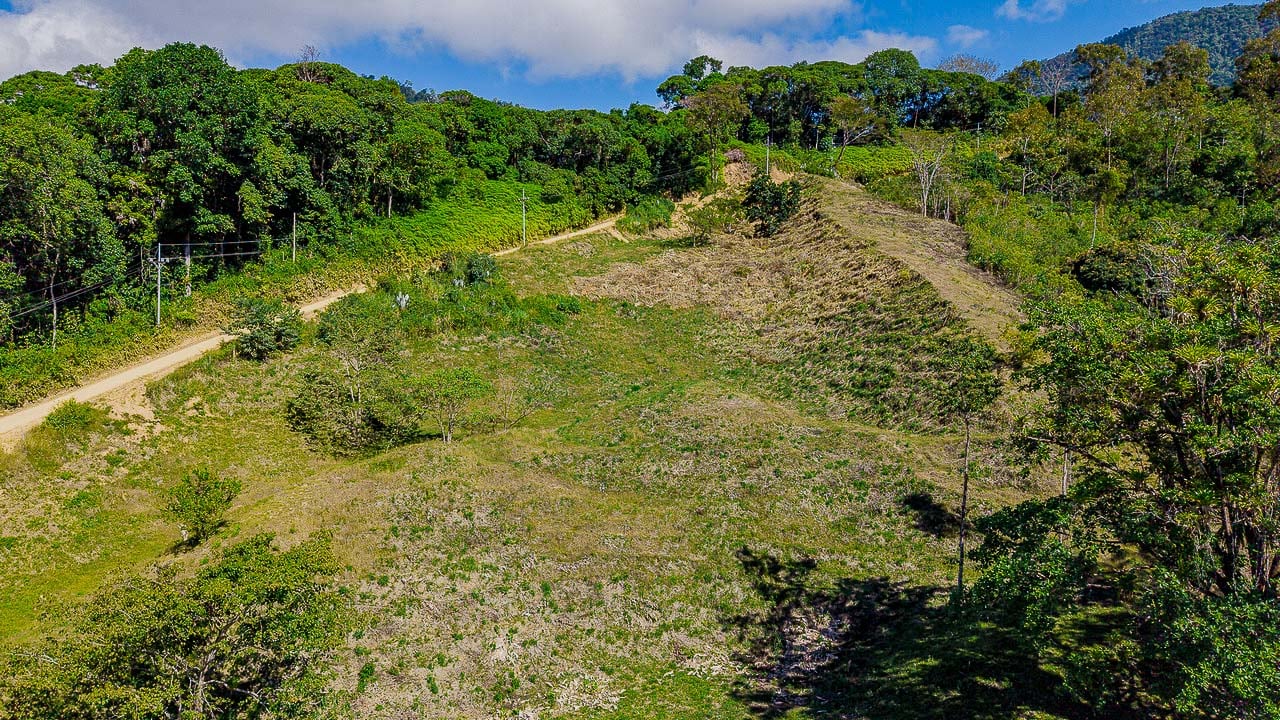 Whale Tail Views Luxury Waterfall Farm