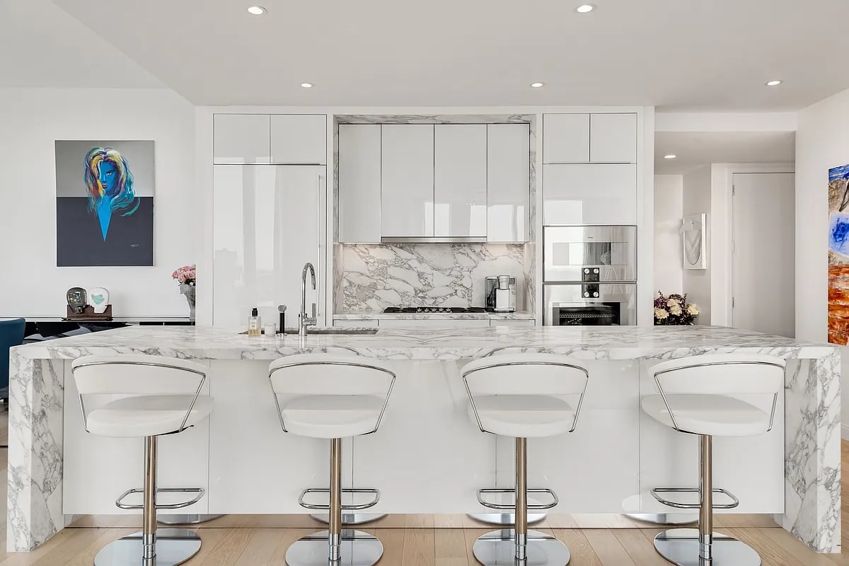 10 Riverside Blvd #27B