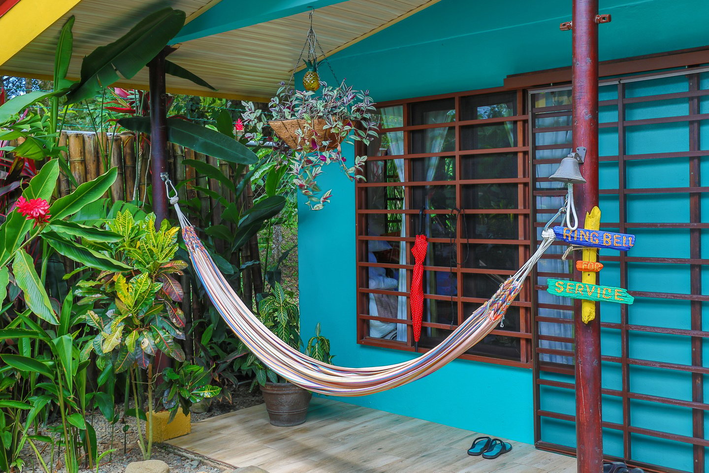 SUCCESSFUL BOUTIQUE HOTEL WITH OWNER’S HOME BY THE BEACH IN UVITA