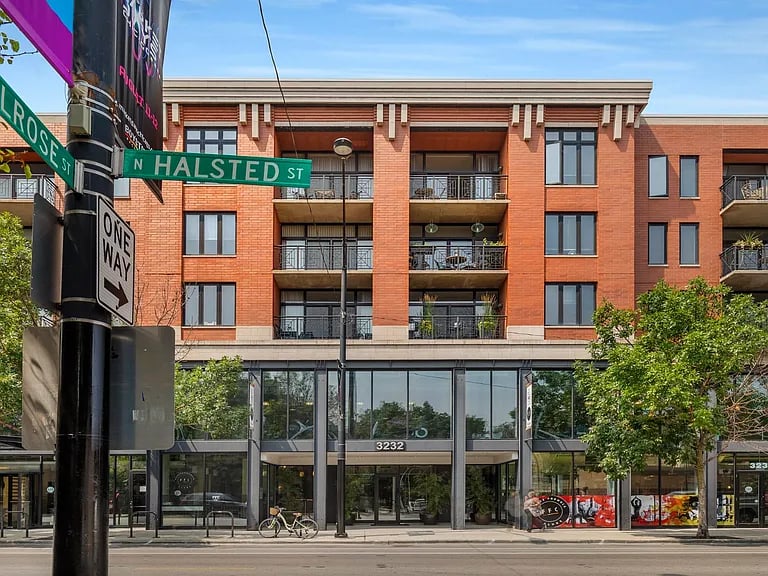 3232 N Halsted St Apt D801
