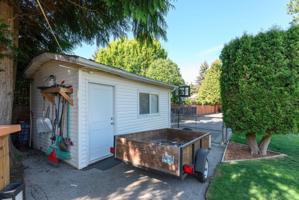15729 20 Ave