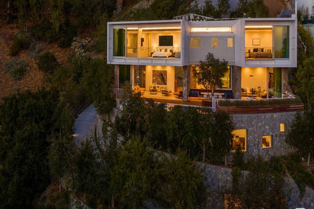 Luminous Palazzo