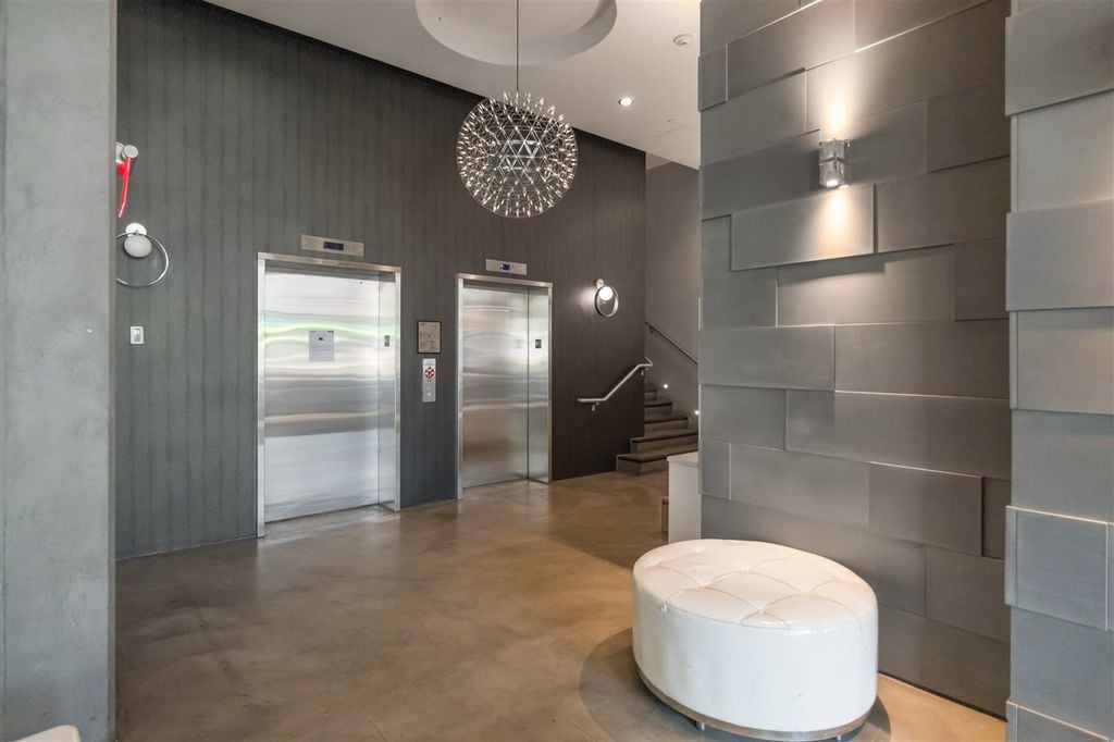 3333 Main St, #208