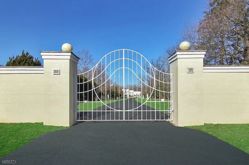 389 E Mount Pleasant Ave