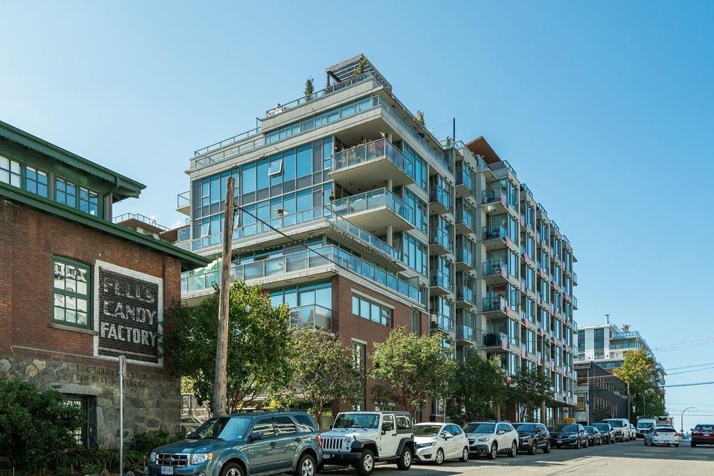250 E 6th Ave, #469