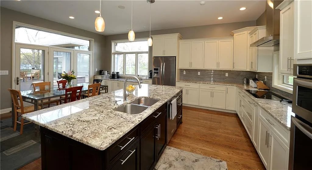 930 S Country Club Rd