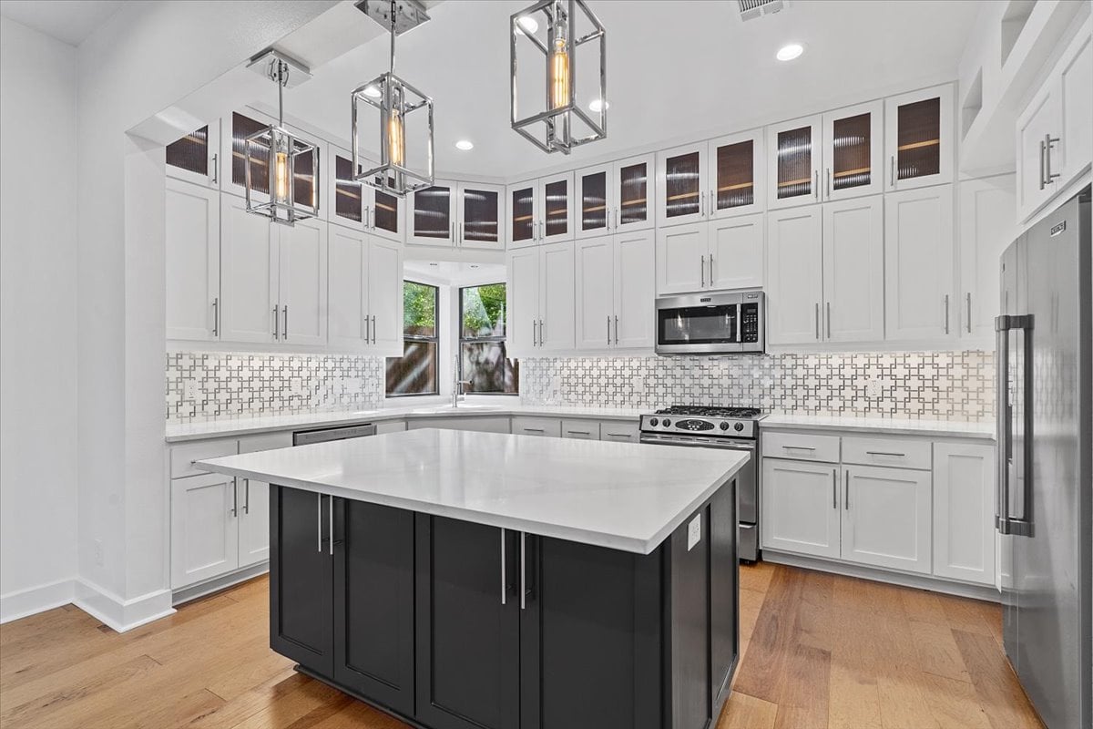 2610 Del Curto Road 2
