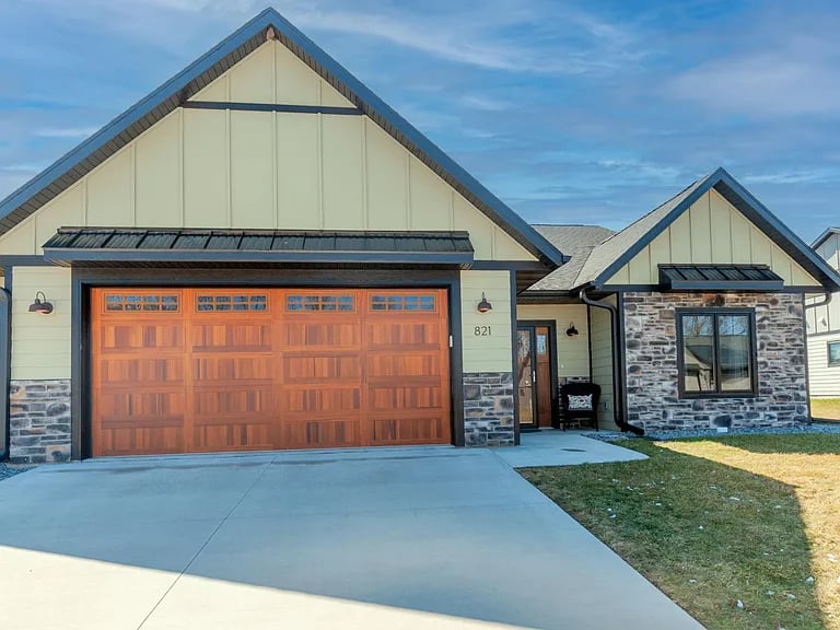 821 Bridle Ln