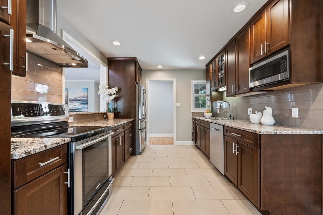 1723 Fernwood Way