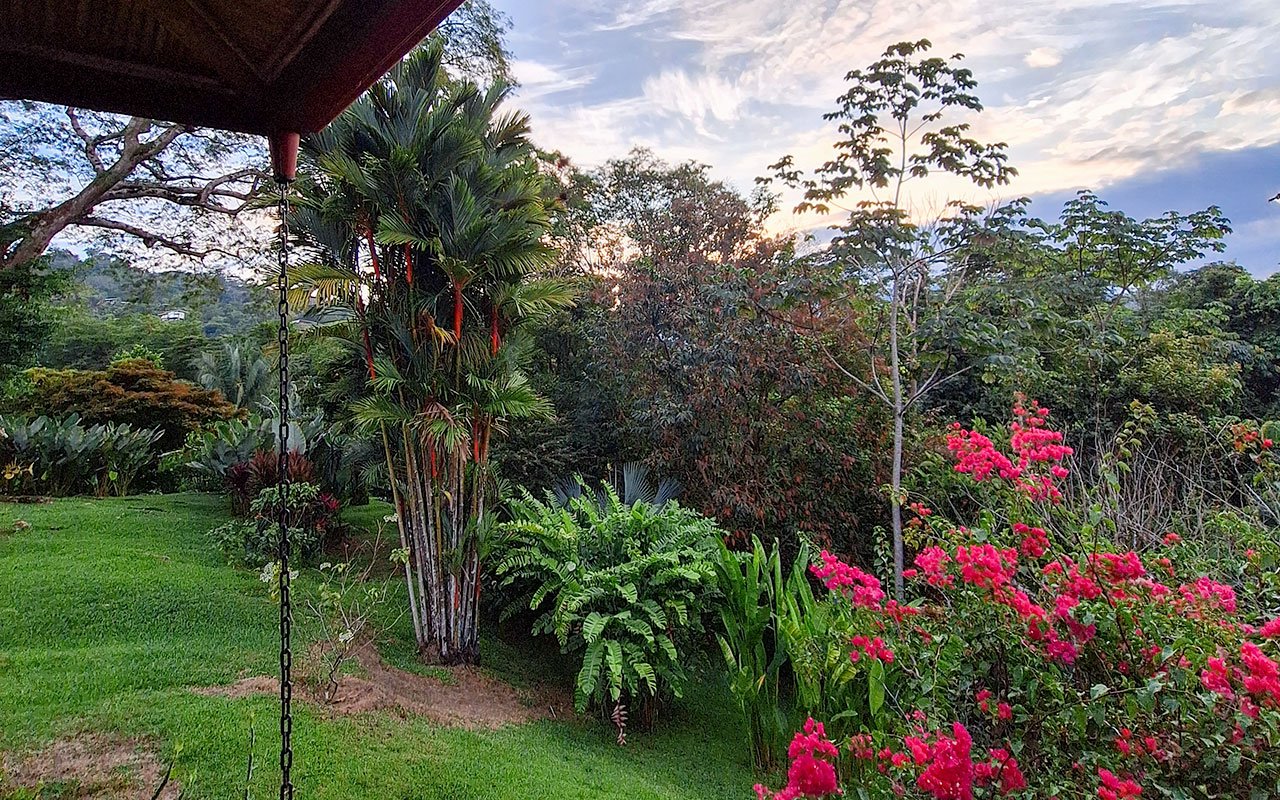 Tropical Getaway with Two Villas and Lush Gardens Near the Heart of Uvita